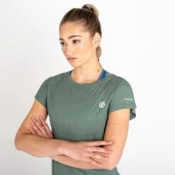 Dare 2b Camiseta Breeze By Para Mujer Verde Pato -Fit Tienda camiseta breeze by para mujer verde pato 3