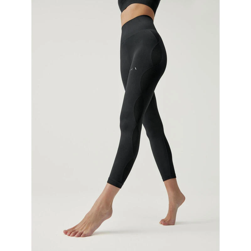 Born Living Yoga Legging De Mujer En Tejido Seamless Con Largo Capri 3 Born Living Yoga Legging De Mujer En Tejido Seamless Con Largo Capri