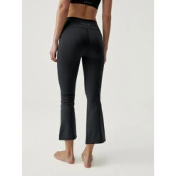 Born Living Yoga Legging Flare De Mujer En Tejido Performance Con Capri -Fit Tienda legging flare de mujer en tejido performance con capri 1